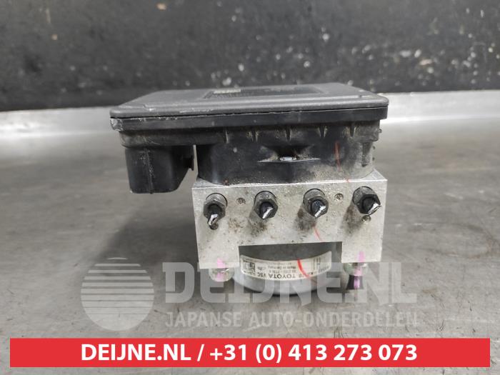 Gebruikte ABS Pomp Toyota Yaris IV (P21/PA1/PH1) 1.5 12V VVT-i Prijs € 150,00 Margeregeling aangeboden door V.Deijne Jap.Auto-onderdelen BV