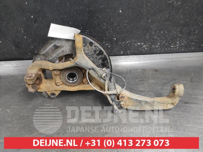 Nissan Navara Fusee rechts-voor O669153