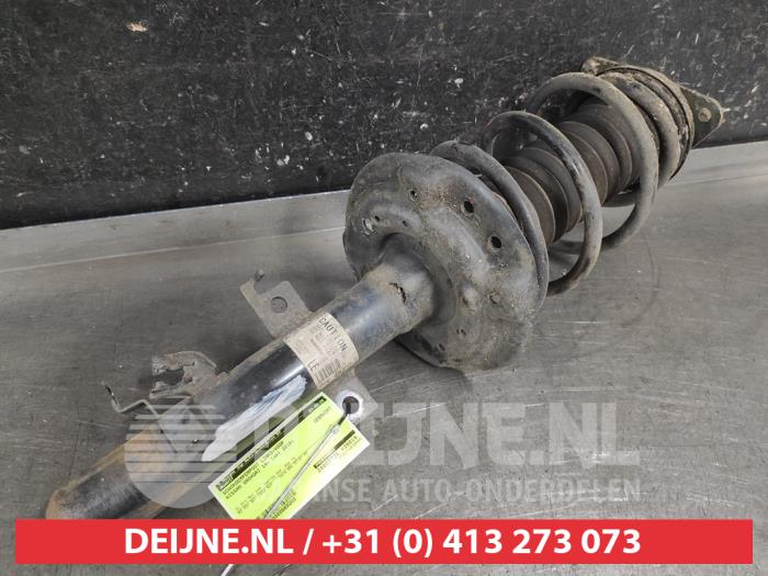 Nissan Qashqai Front shock absorber rod, left O669200