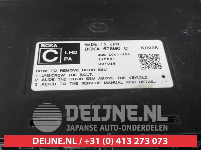 Centrale Deurvergrendelings Module van een Mazda 3 Sport (BP) 2.0 SkyActiv-G 122 Mild Hybrid 16V 2019