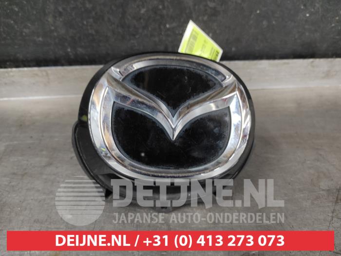 Mazda 3 Tailgate handle O669558