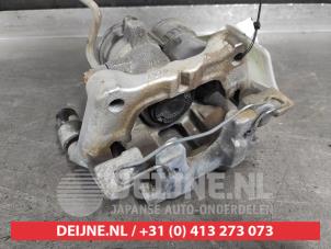 Gebruikte Remklauw (Tang) links-achter Mazda 3 Sport (BP) 2.0 SkyActiv-G 122 Mild Hybrid 16V Prijs € 125,00 Margeregeling aangeboden door V.Deijne Jap.Auto-onderdelen BV