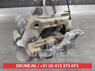 Gebruikte Remklauw (Tang) rechts-achter Mazda 3 Sport (BP) 2.0 SkyActiv-G 122 Mild Hybrid 16V Prijs € 125,00 Margeregeling aangeboden door V.Deijne Jap.Auto-onderdelen BV