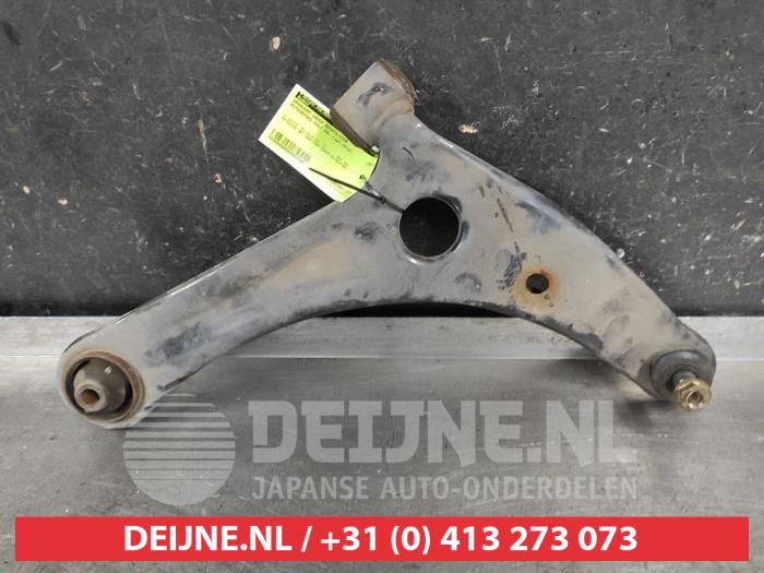Mitsubishi Colt Draagarm onder rechts-voor O669680