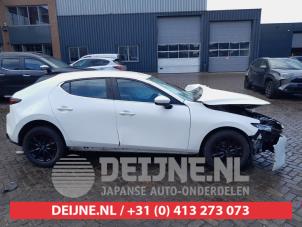 Gebruikte Driehoeks Ruit rechts-achter Mazda 3 Sport (BP) 2.0 SkyActiv-G 122 Mild Hybrid 16V Prijs € 35,00 Margeregeling aangeboden door V.Deijne Jap.Auto-onderdelen BV