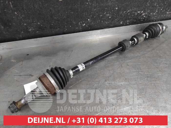 Gebruikte Aandrijfas rechts-voor Toyota Yaris III (P13) 1.5 16V Dual VVT-iE Prijs € 35,00 Margeregeling aangeboden door V.Deijne Jap.Auto-onderdelen BV