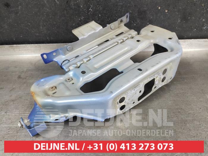 Toyota Yaris Carrosserie Hoek links-voor O670075