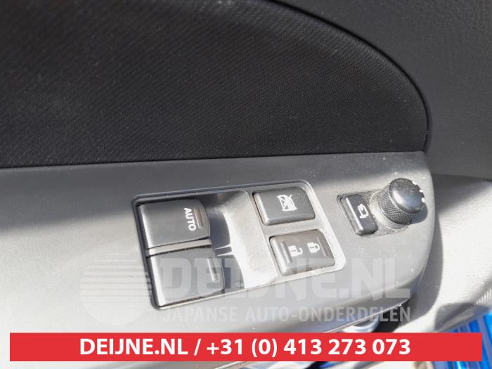 Suzuki Swift Kombischalter Fenster O670349