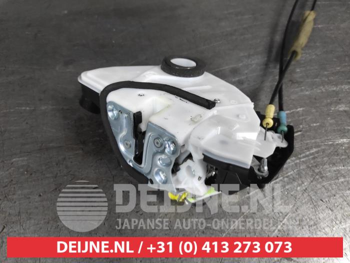 Suzuki Swift Deurslot Mechaniek 4Deurs links-voor O670631