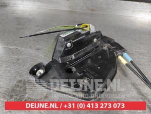Suzuki Swift Door lock mechanism 4-door, front left O670631 photo 2