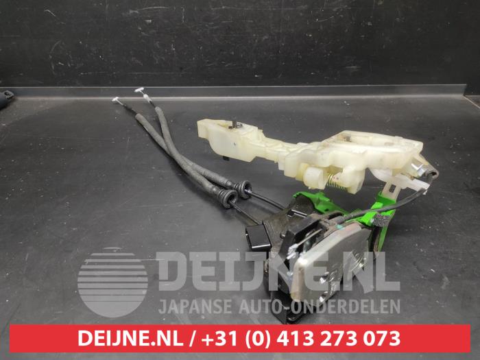 Kia Sorento Door lock mechanism 4-door, front left O670734