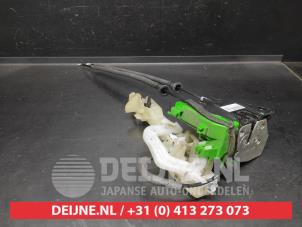 Kia Sorento Door lock mechanism 4-door, front left O670734 photo 2
