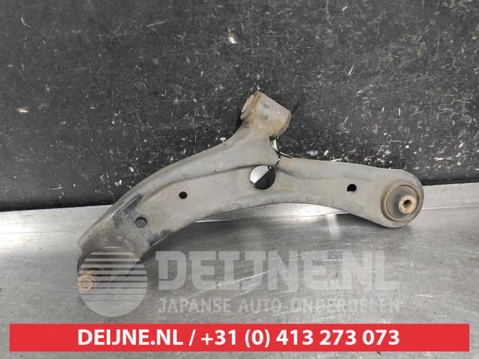 Suzuki Swift Querlenker unten links vorne O670778