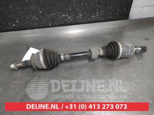 Gebruikte Aandrijfas links-voor Mazda 3 (BM/BN) 1.5 SkyActiv-D 105 16V Prijs € 50,00 Margeregeling aangeboden door V.Deijne Jap.Auto-onderdelen BV