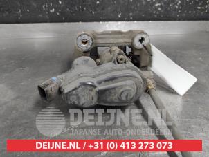 Mazda 3 Remklauw (Tang) links-achter O670905 foto 2