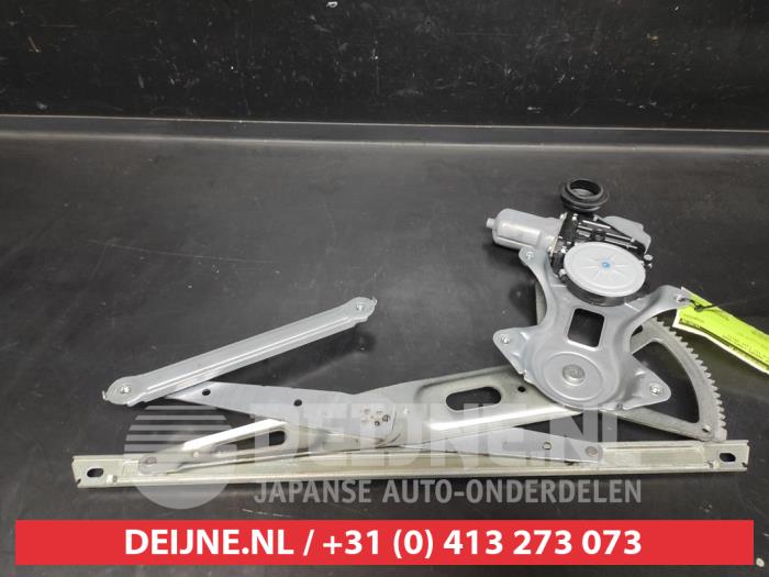 Toyota Verso-S Ruitmechaniek 4Deurs links-voor O670918