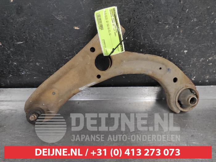 Daihatsu Cuore Draagarm onder links-voor O671248