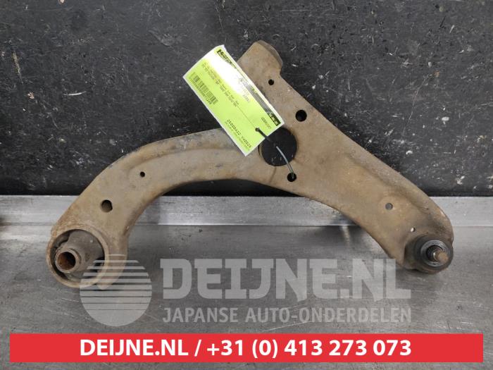 Daihatsu Cuore Draagarm onder rechts-voor O671249