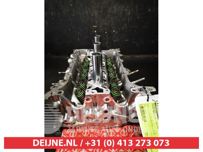 Toyota Yaris Cylinder head O671264