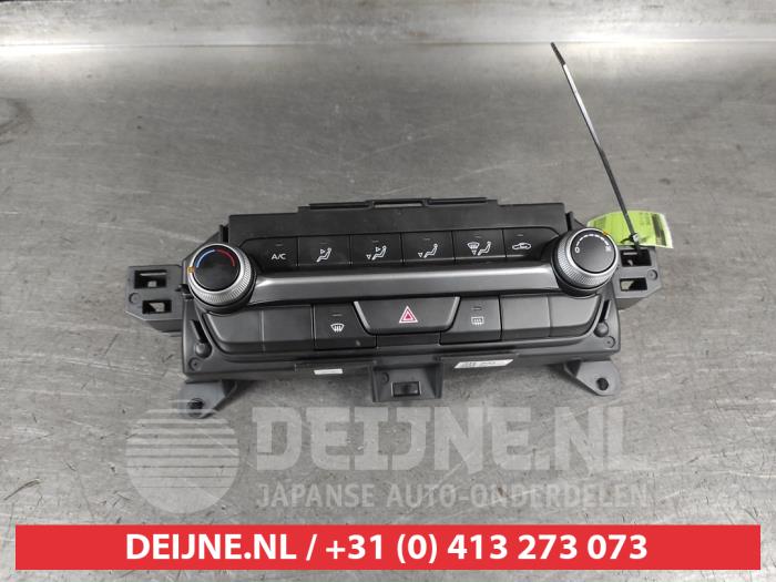 Mazda 3 Heater control panel O671361