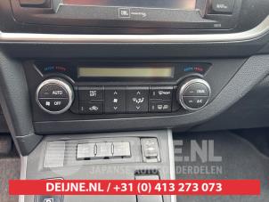 Toyota Auris Heater control panel O671437 photo 3