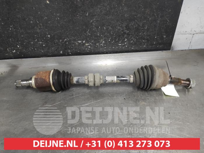 Nissan Pulsar Antriebswelle links vorne O671574