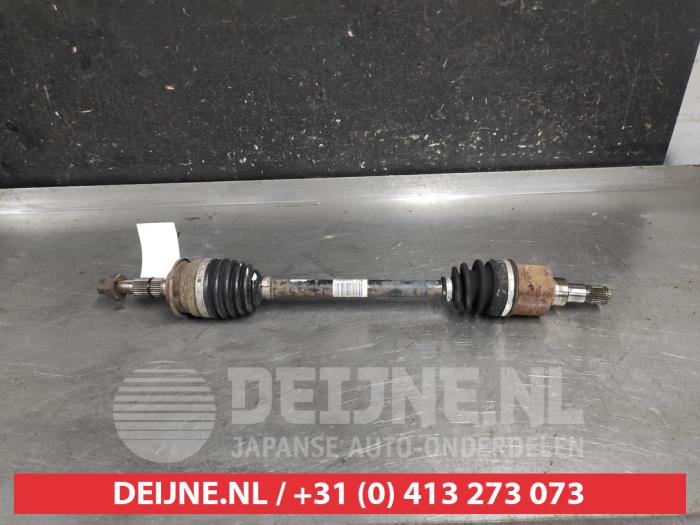Suzuki Swift Aandrijfas links-voor O671605