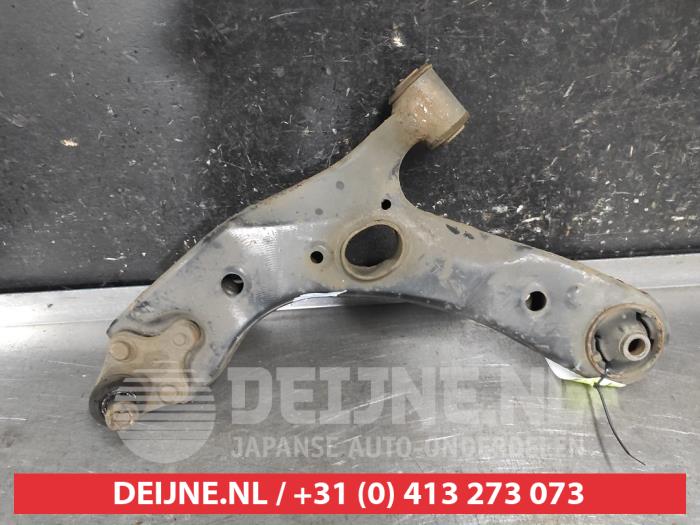 Toyota Auris Draagarm onder links-voor O671834