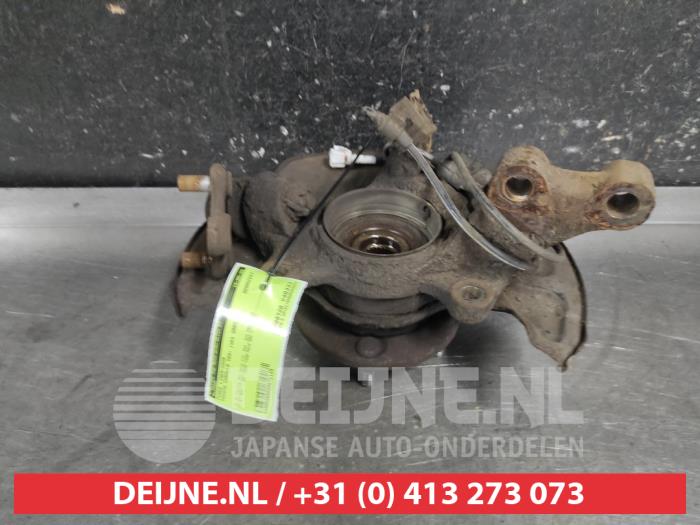 Toyota Corolla Verso Fusee links-voor O672115