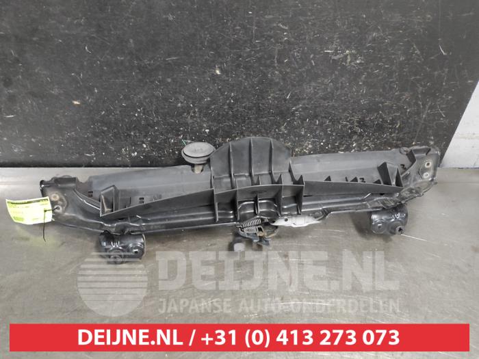 Toyota Yaris Schlossträger vorne O672203