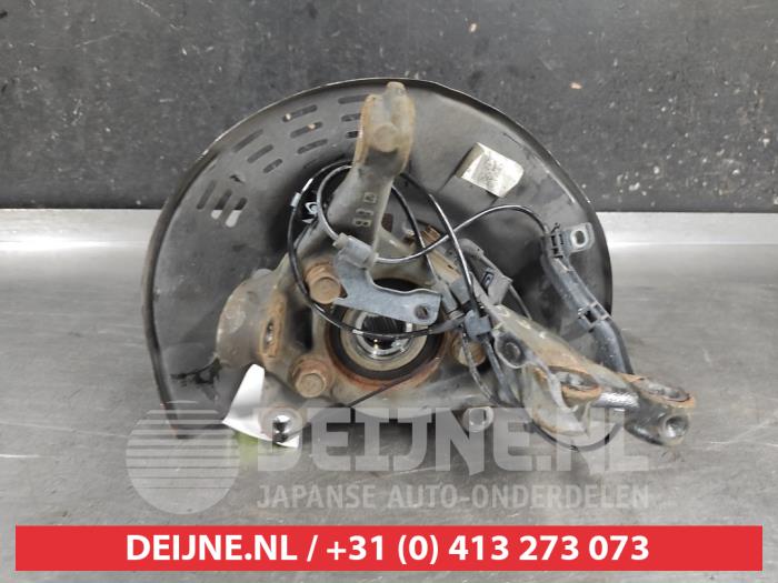 Toyota Corolla Fusee links-voor O672343