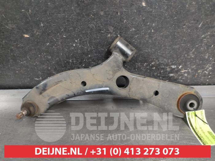 Suzuki Splash Draagarm onder links-voor O672450
