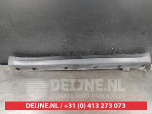 Gebruikte Sideskirt links Suzuki Vitara (LY/MY) 1.4 S Turbo 16V AllGrip Prijs € 75,00 Margeregeling aangeboden door V.Deijne Jap.Auto-onderdelen BV