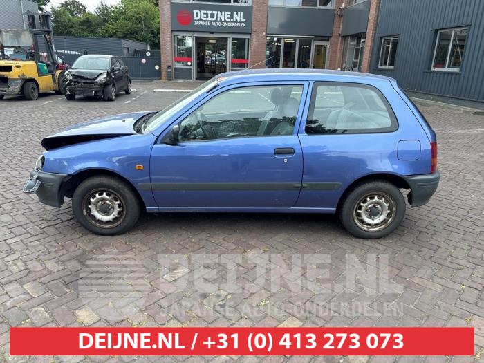Toyota Starlet Tür 2-türig links O672856