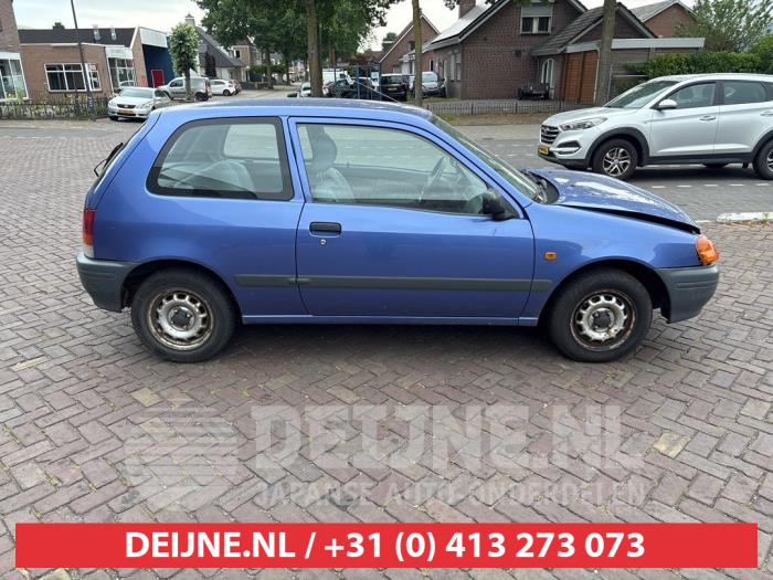 Toyota Starlet Tür 2-türig rechts O672868
