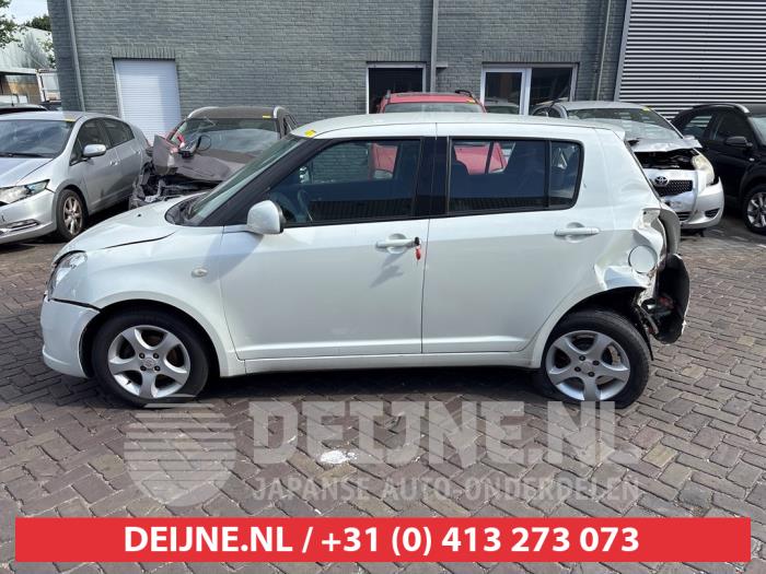 Suzuki Swift Portierruit 4Deurs links-achter O673032