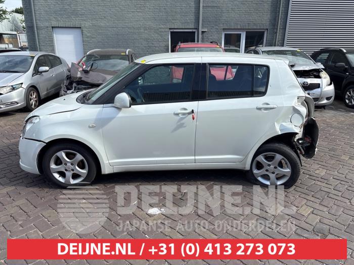 Suzuki Swift Driehoeks Ruit links-achter O673035
