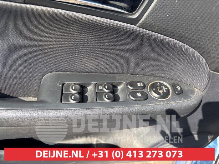 Hyundai I30 Combischakelaar ramen O673137