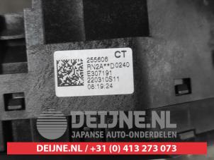 Nissan Qashqai Steering column stalk O673179 photo 3