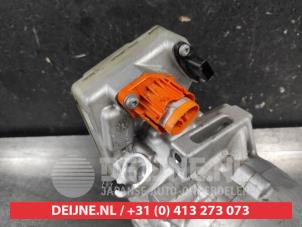 Nissan Qashqai Air conditioning pump O673207 photo 3