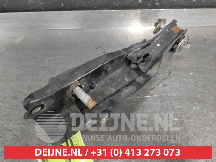 Nissan Qashqai Draagarm links-achter O673271