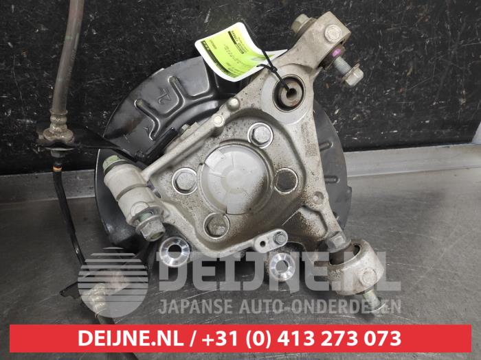 Nissan Qashqai Fusee links-achter O673293