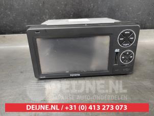 Gebruikte Radio Toyota Auris (E15) 1.8 16V HSD Full Hybrid Prijs € 50,00 Margeregeling aangeboden door V.Deijne Jap.Auto-onderdelen BV