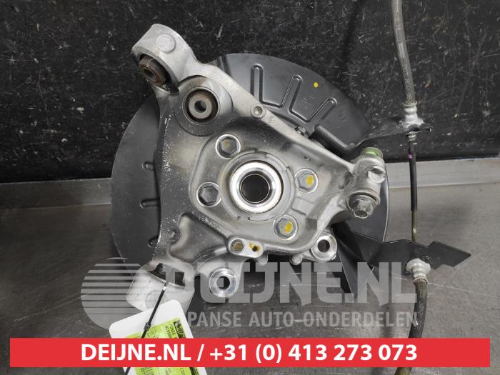 Nissan X-Trail Fusee rechts-achter O673572