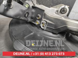 Nissan X-Trail Fusee rechts-achter O673572 foto 2