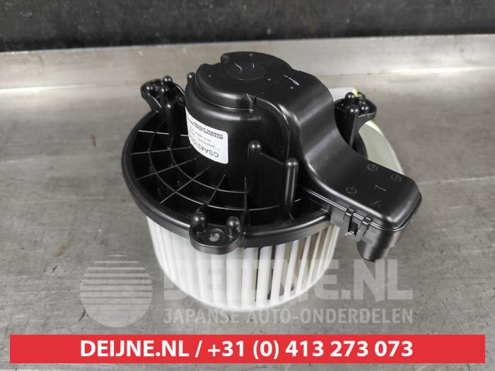 Suzuki Swift Kachel Ventilatiemotor O673633