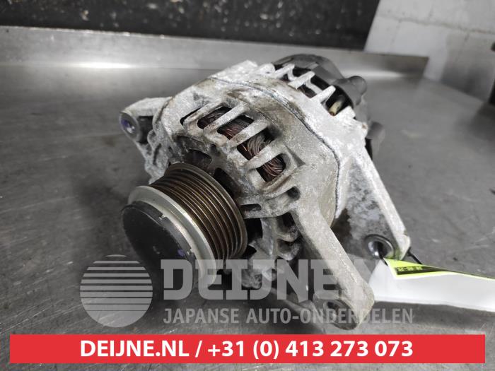 Gebruikte Dynamo Toyota Yaris III (P13) 1.0 12V VVT-i Prijs € 50,00 Margeregeling aangeboden door V.Deijne Jap.Auto-onderdelen BV