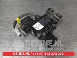 Gebruikte Dode hoek sensor Kia Sportage (QL) 2.0 CRDi 185 16V VGT 4x4 Prijs € 100,00 Margeregeling aangeboden door V.Deijne Jap.Auto-onderdelen BV