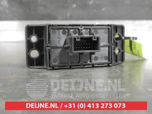 Nissan X-Trail Handbremse Schalter O674633 foto 2