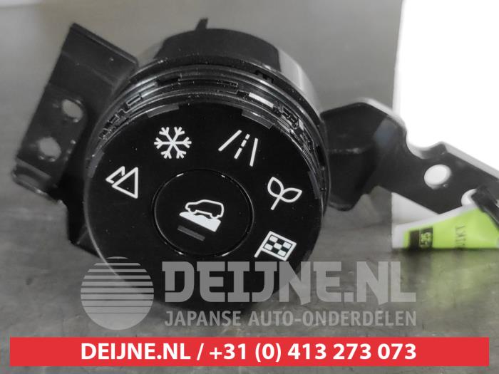 Nissan X-Trail Schalter 2WD/4WD O674639